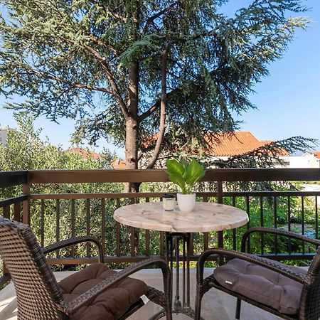 Awesome Apartment In Makarska With Wifi Extérieur photo