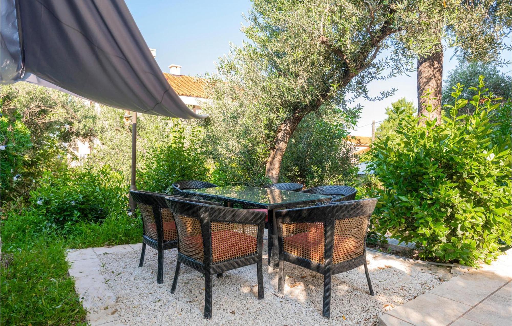 Awesome Apartment In Makarska With Wifi Extérieur photo