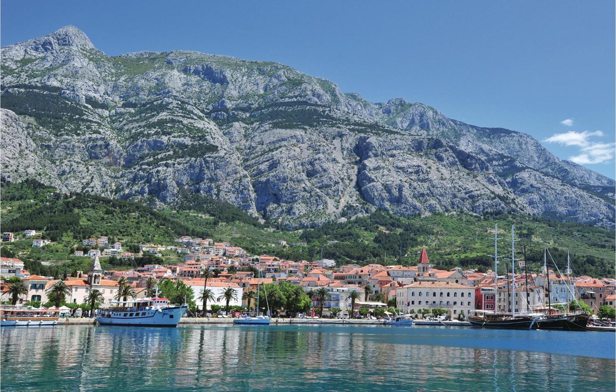 Awesome Apartment In Makarska With Wifi Extérieur photo
